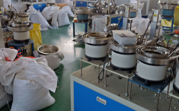 輕觸開(kāi)關(guān)生產(chǎn)車間 輕觸開(kāi)關(guān)生產(chǎn)車間