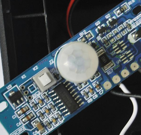 電路板上的輕觸開關(guān) 電路板上的輕觸開關(guān)